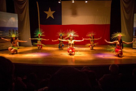 Alumnas presentándose, año 2014, Santiago